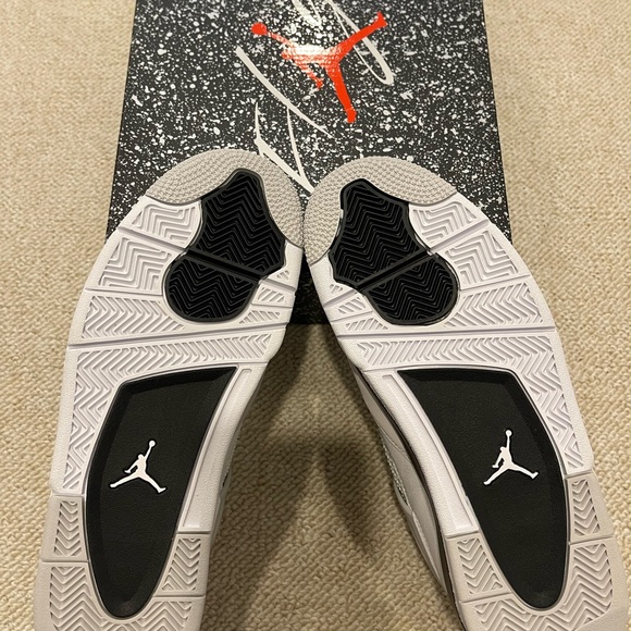 DS Brand New 100% Authentic Air Jordan 4 IV Military Black size 9.5 Mens - Picture 6 of 6